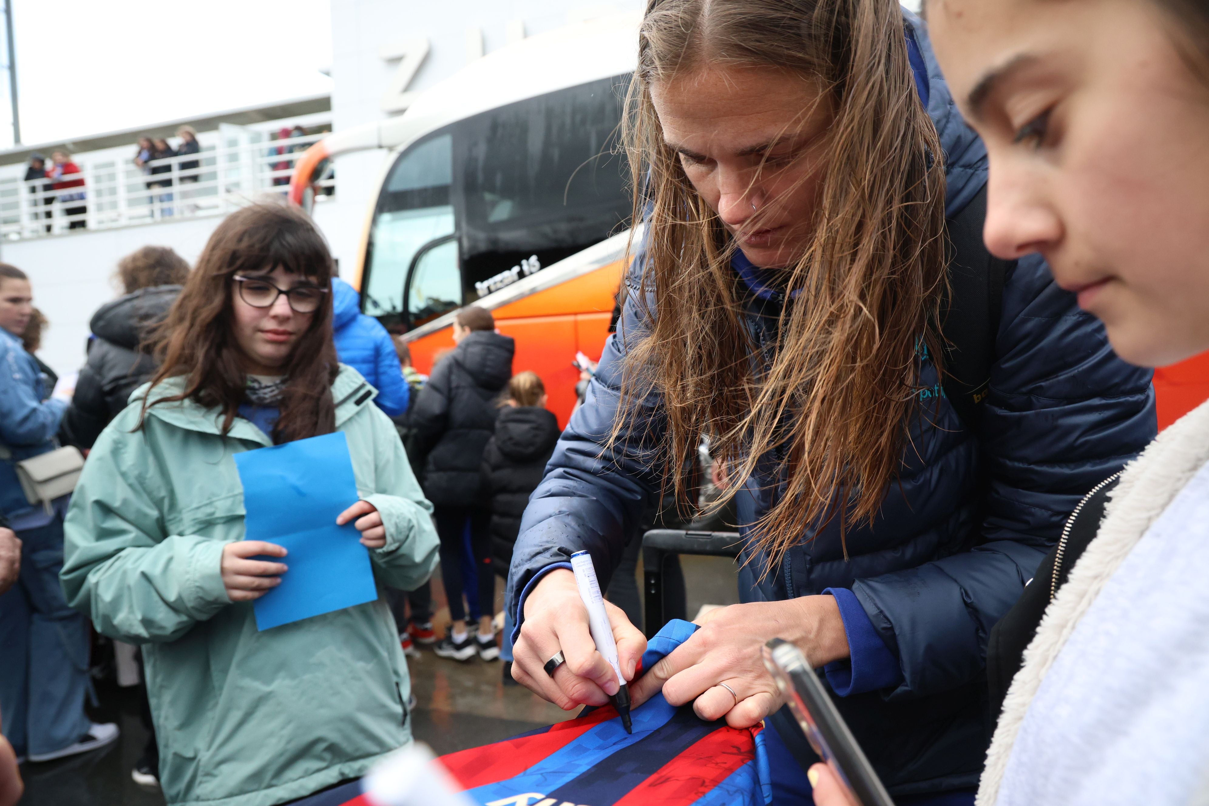 Irene Paredes se da un baño de masas en Zubieta