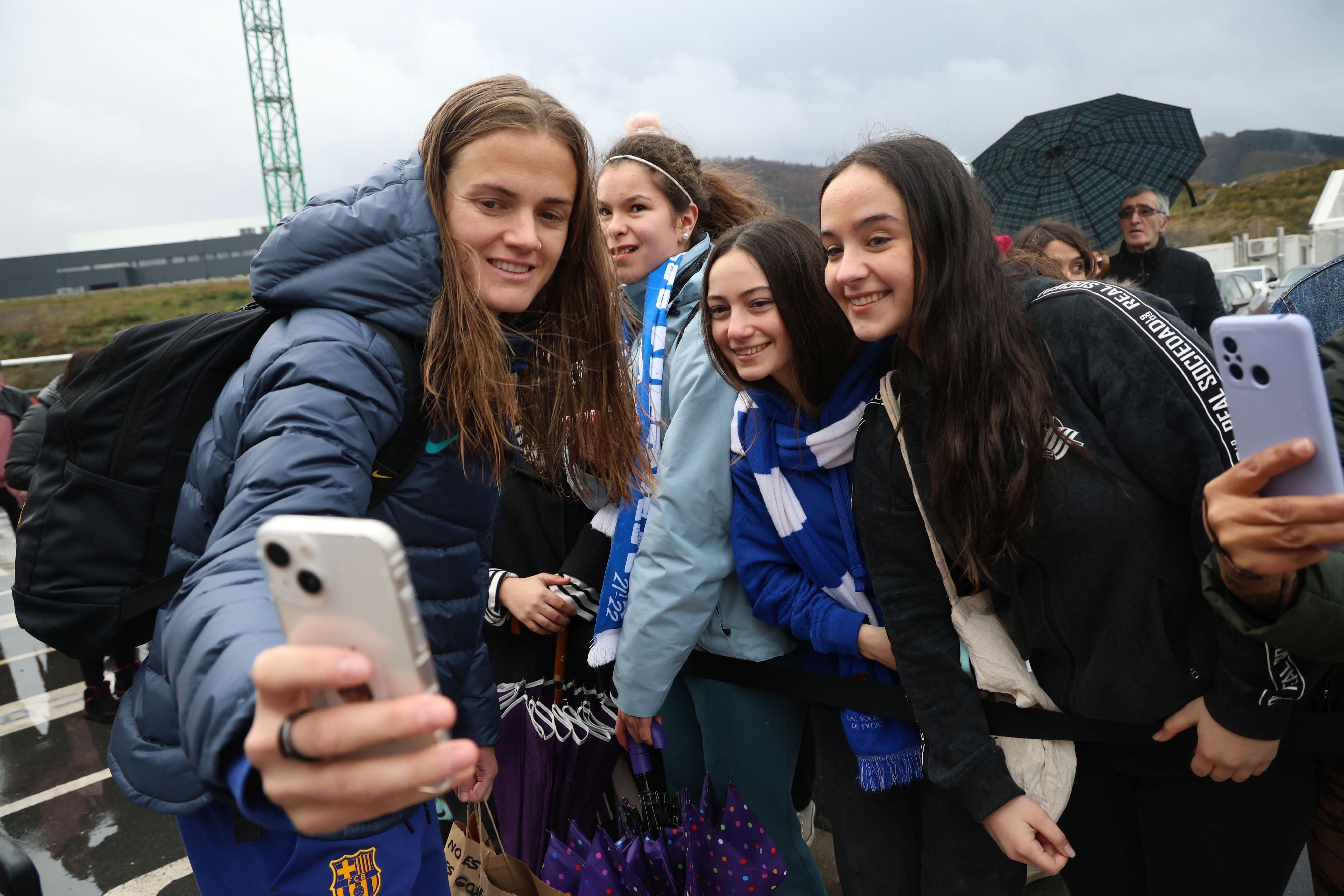 Irene Paredes se da un baño de masas en Zubieta