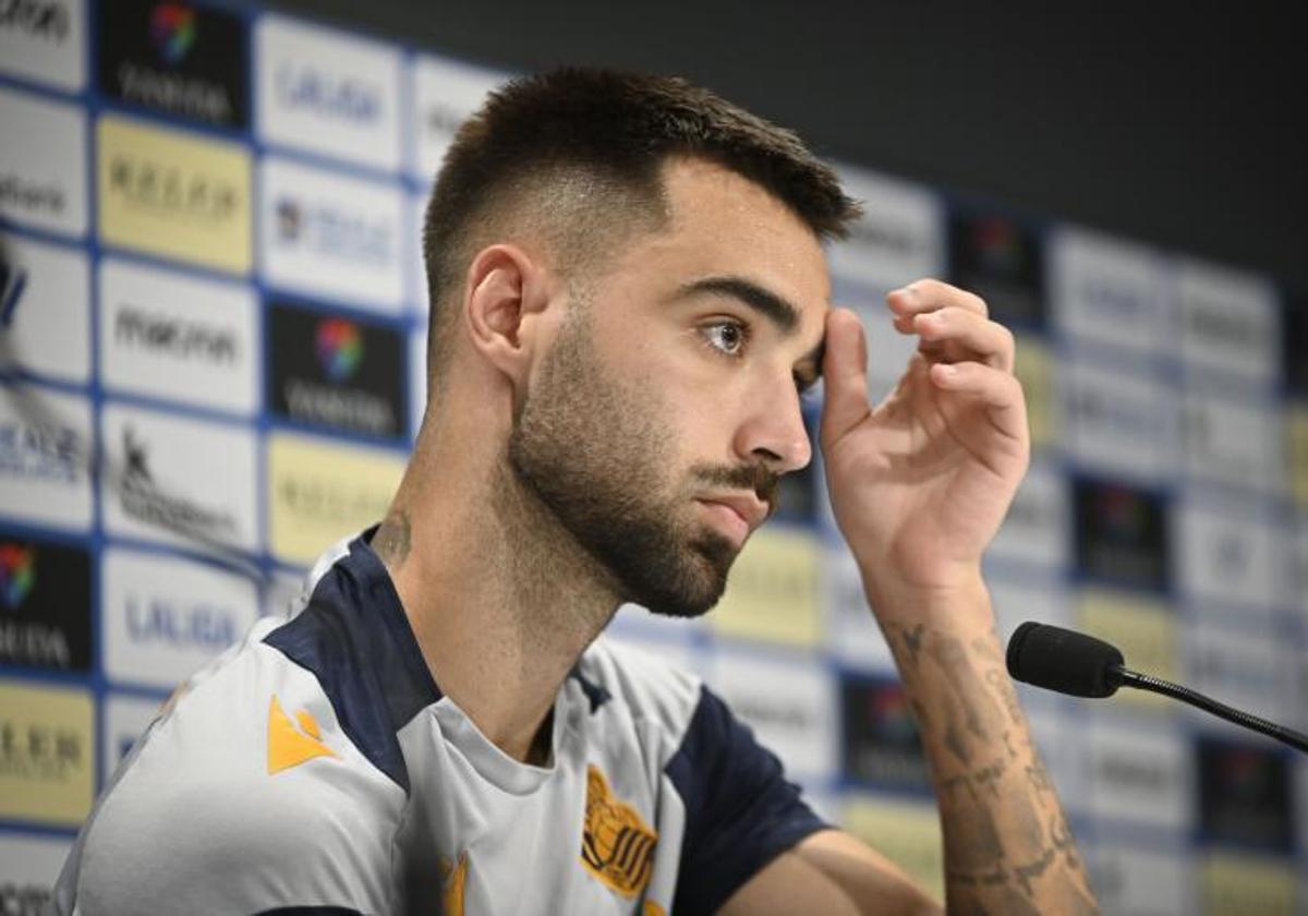 Brais Méndez este martes en la rueda de prensa en Zubieta