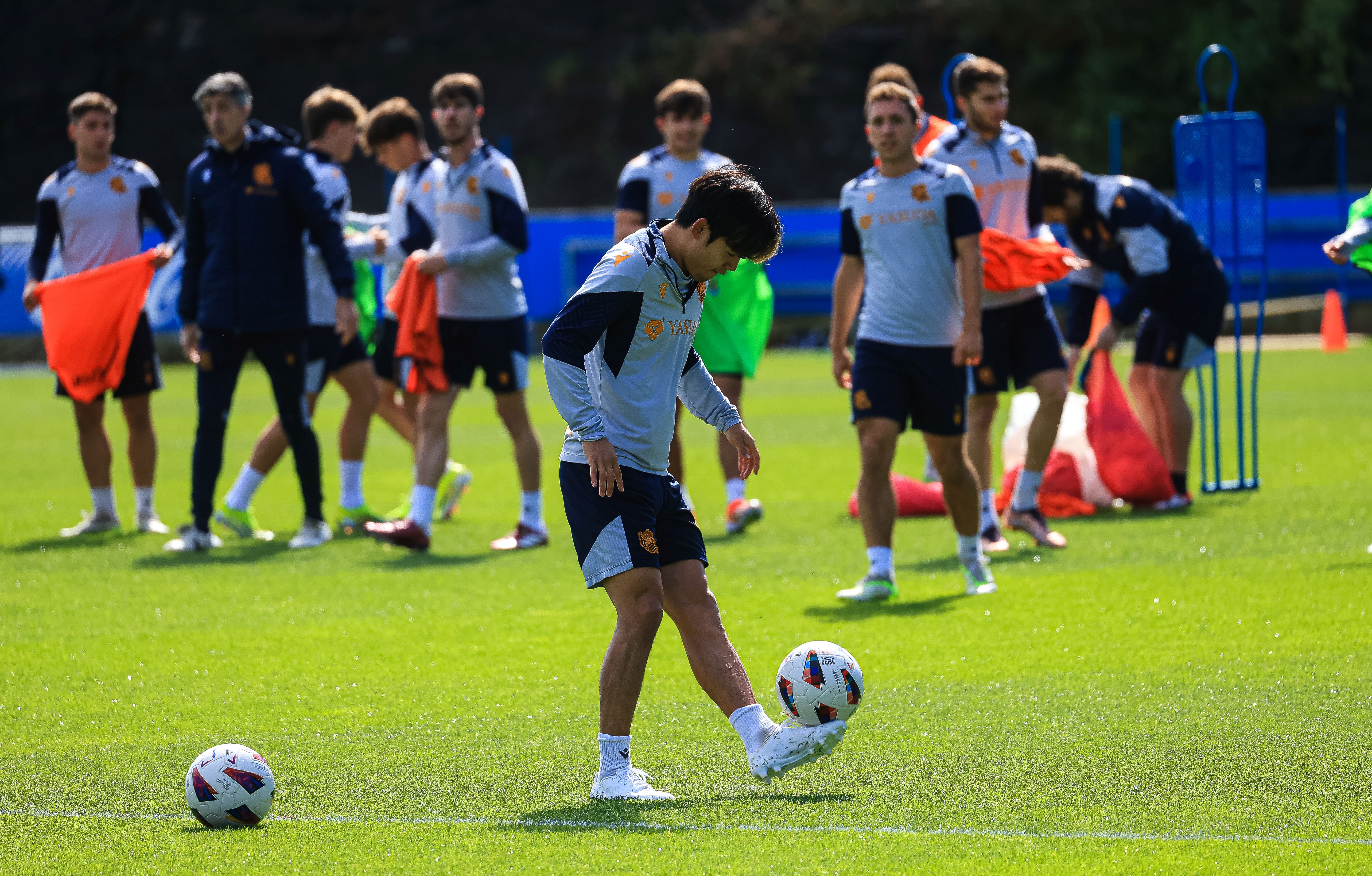 La Real se da un baño de masas en el entrenamiento en Zubieta