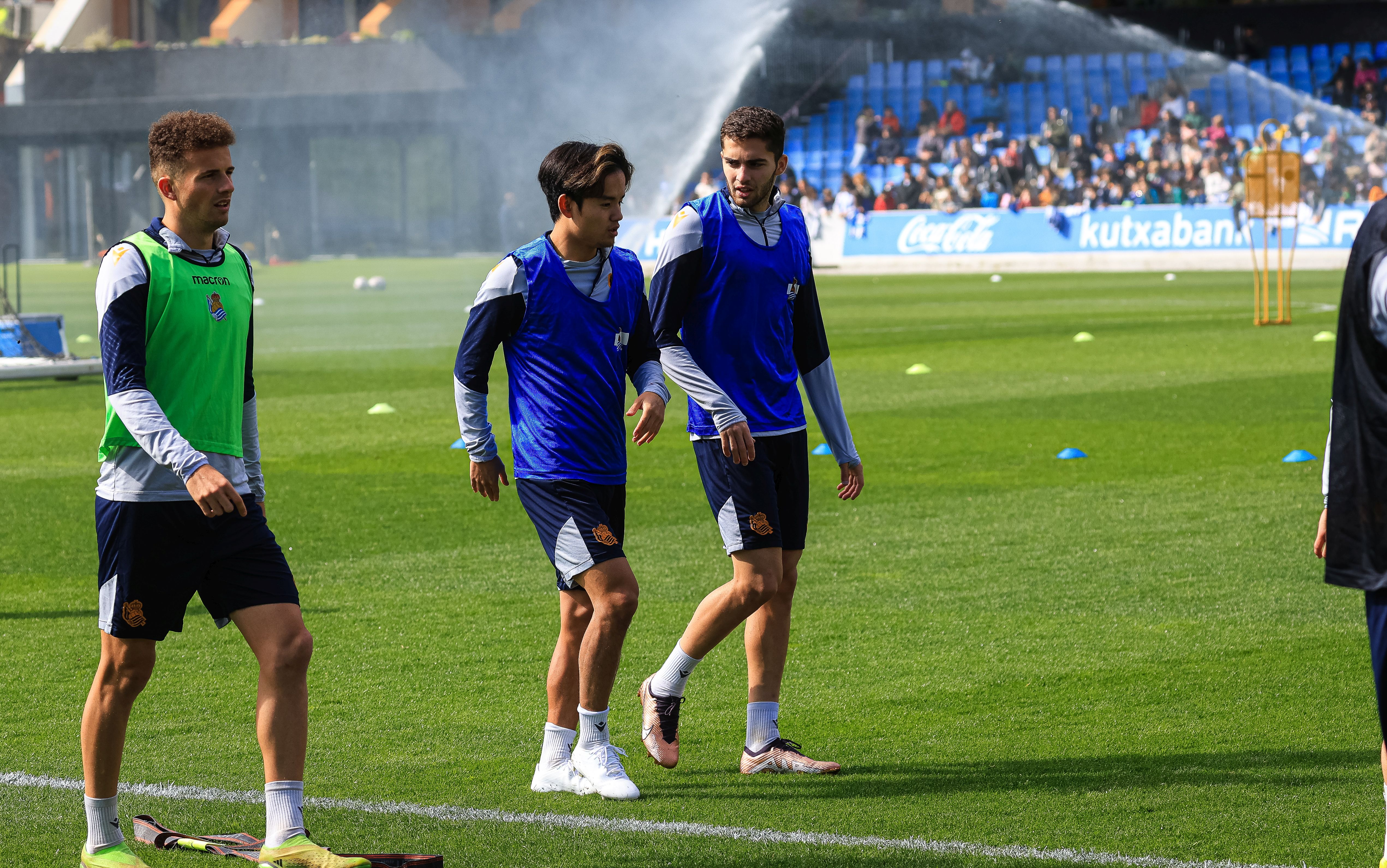 La Real se da un baño de masas en el entrenamiento en Zubieta
