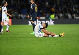 Merino, en el suelo en el partido ante el Real Madrid.