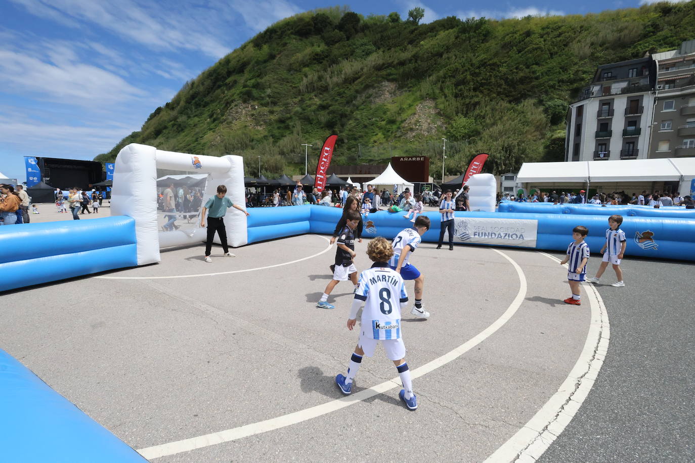 Gran ambiente en la fan zone de Sagüés