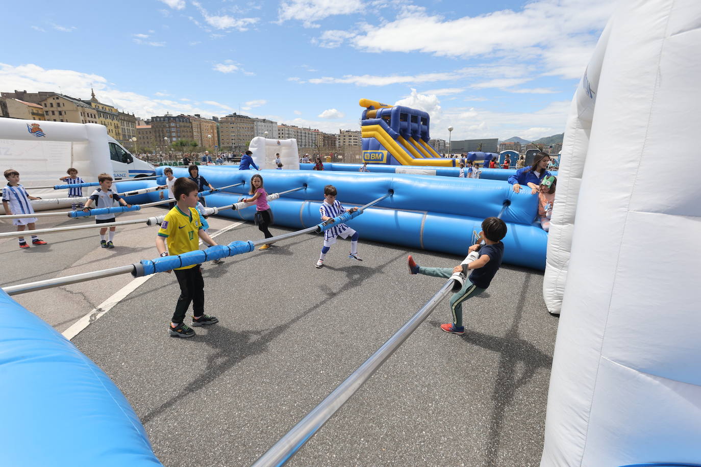 Gran ambiente en la fan zone de Sagüés