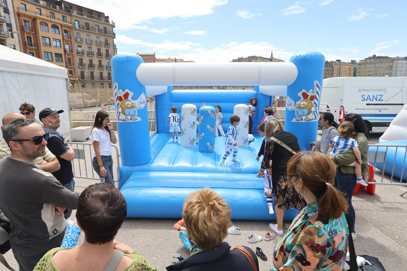 Gran ambiente en la fan zone de Sagüés