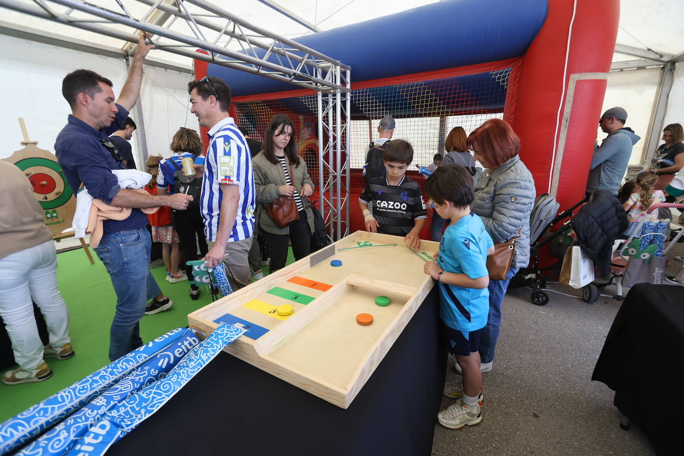 Gran ambiente en la fan zone de Sagüés