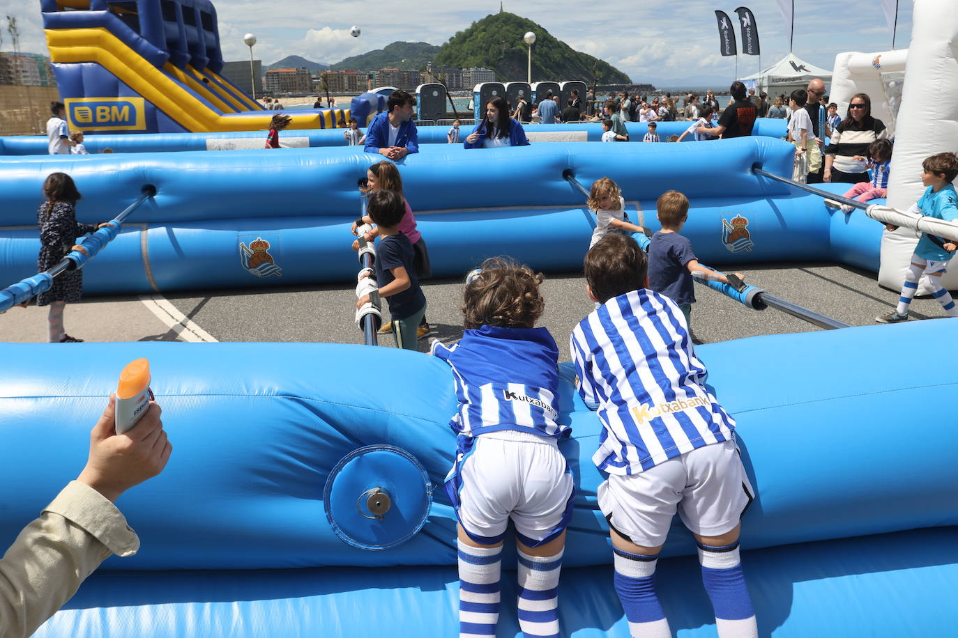 Gran ambiente en la fan zone de Sagüés