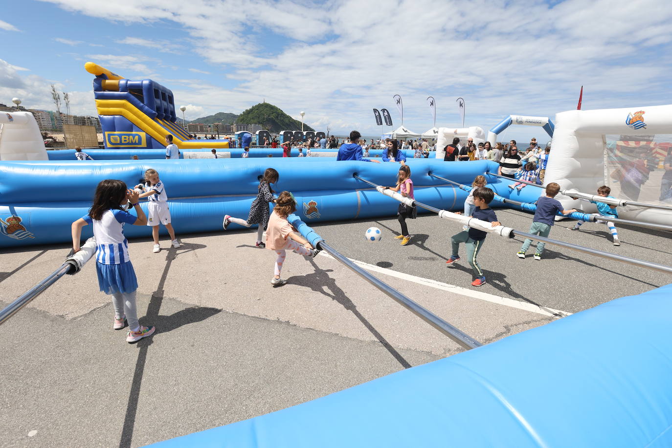 Gran ambiente en la fan zone de Sagüés