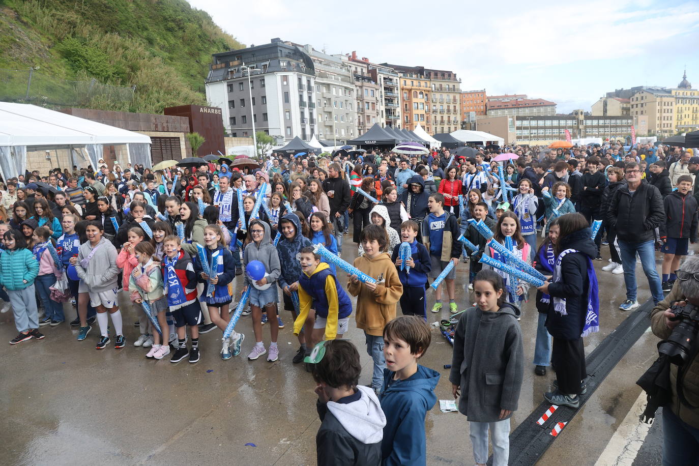 Gran ambiente en la fan zone de Sagüés