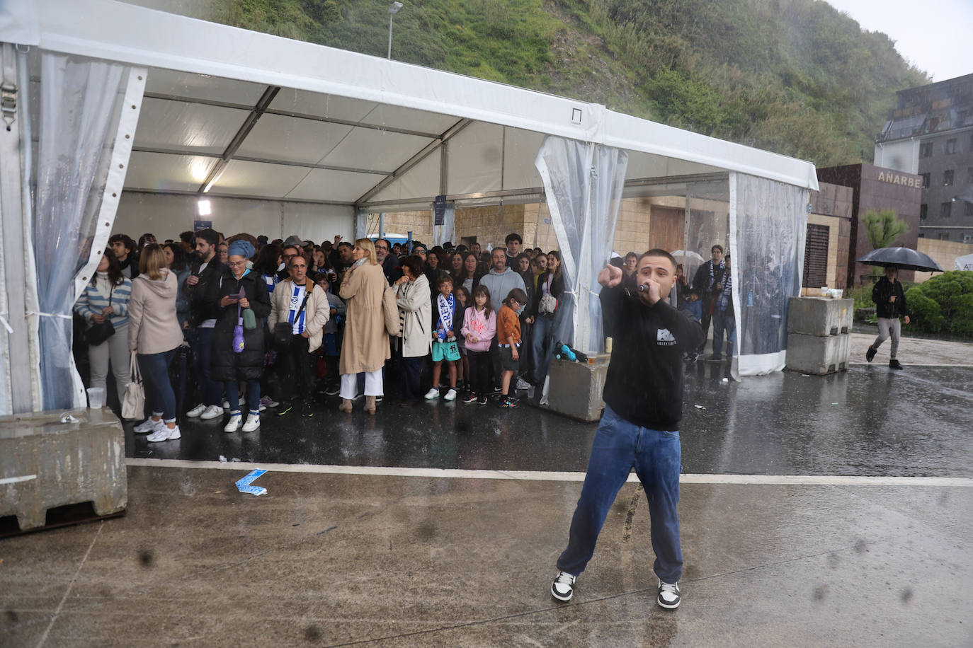 Gran ambiente en la fan zone de Sagüés