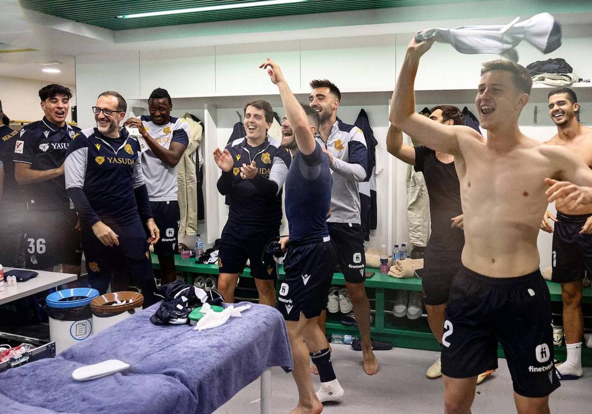El vestuario txuri-urdin, eufórico tras la clasificación a la Europa League