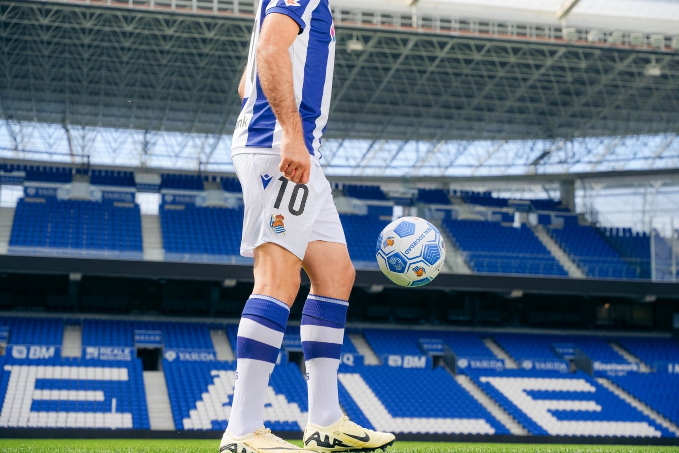 Así es la nueva equipación de la Real Sociedad
