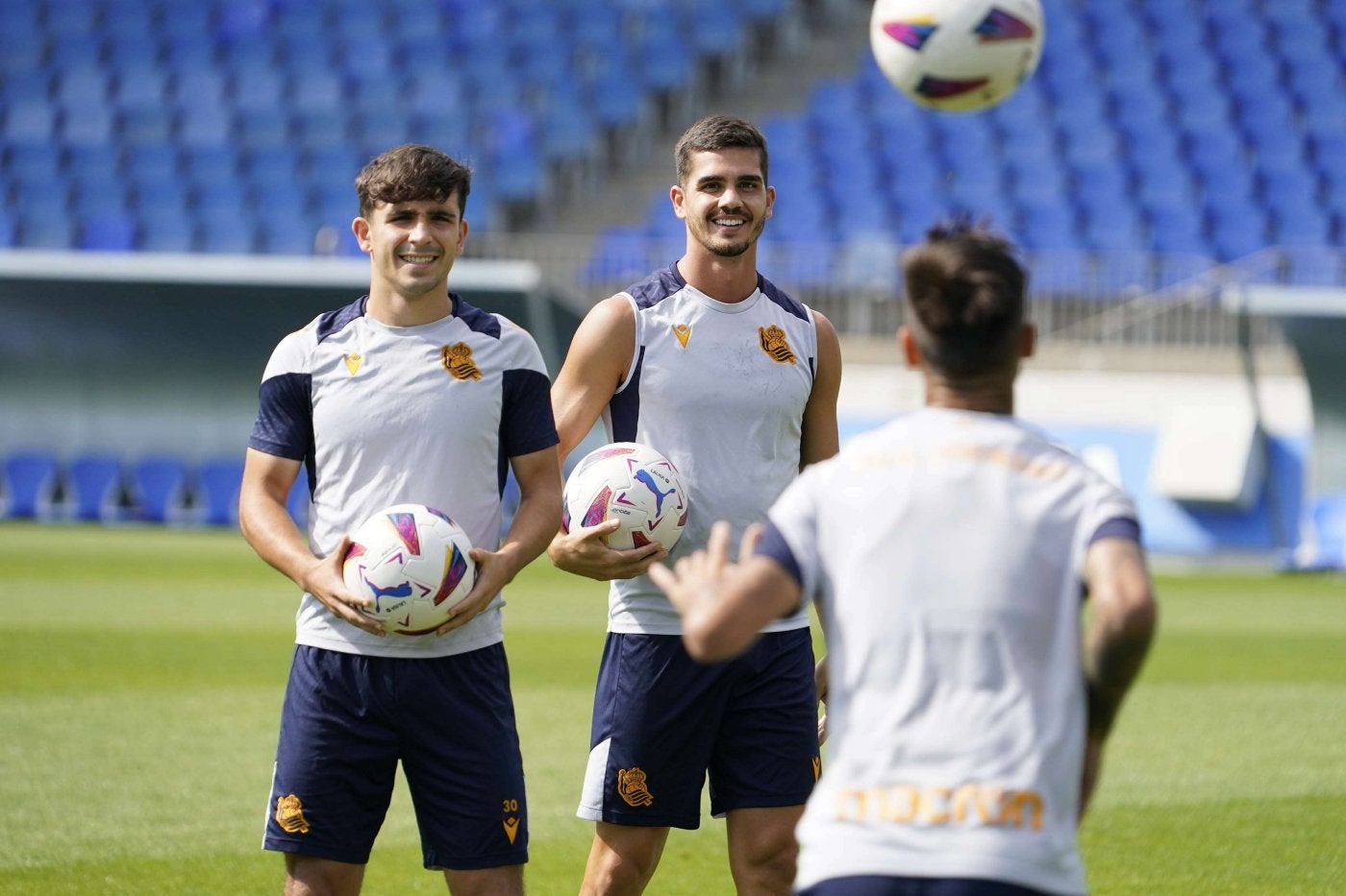 Pablo Marín aparece junto a André Silva en un entrenamiento de la Real de esta temporada en Zubieta.