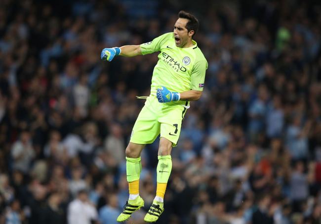 Bravo, con el Manchester City.