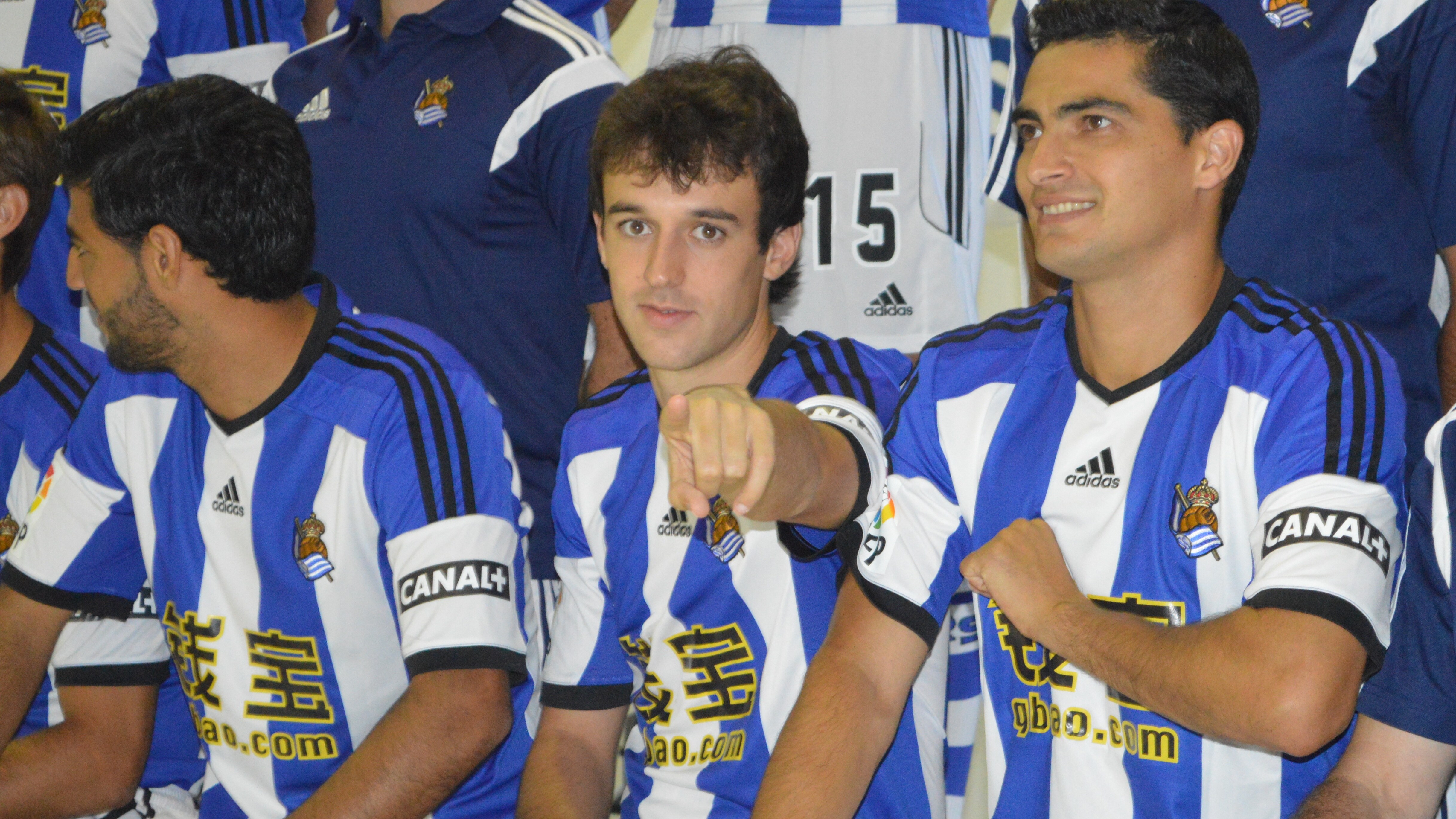 Vela, Rubén Pardo y Chory Castro, durante la sesión de fotografía. 