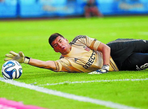 Gero Rulli, con la camiseta de Estudiantes, el equipo con el que se entrena estos días hasta que concrete su cesión.