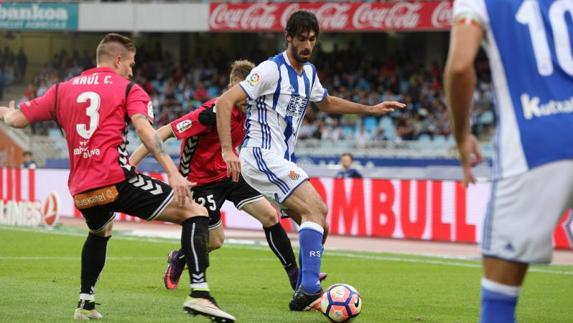 Carlos Martínez: «Jugar en la Real Sociedad es un sueño que quiero que dure muchos partidos más»