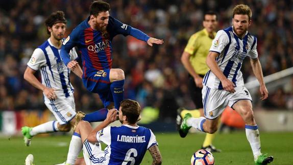 Messi supera a Iñigo en presencia de Granero e Illarra. 