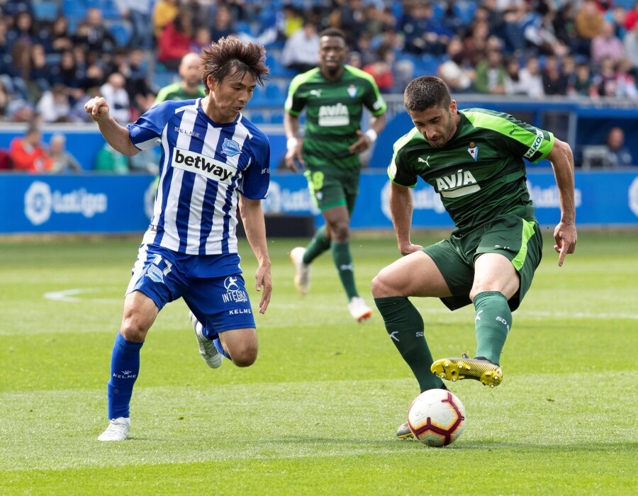 El Deportivo Alavés y la SD Eibar empataron este sábado en un duelo que estuvo muy abierto y en el que ambos contendientes tuvieron numerosas ocasiones para sumar más de un gol en la vigésima sexta jornada de LaLiga Santander.