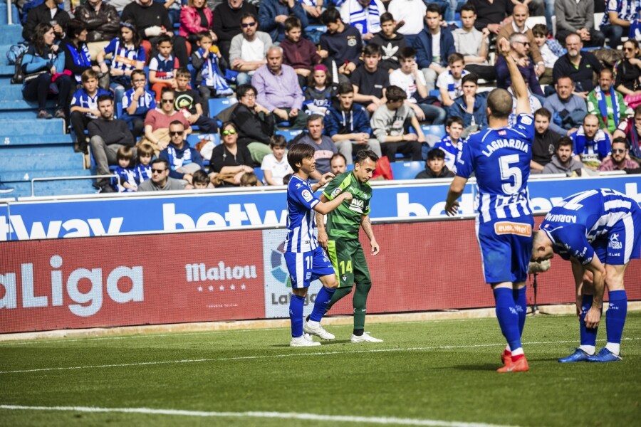 El Deportivo Alavés y la SD Eibar empataron este sábado en un duelo que estuvo muy abierto y en el que ambos contendientes tuvieron numerosas ocasiones para sumar más de un gol en la vigésima sexta jornada de LaLiga Santander.