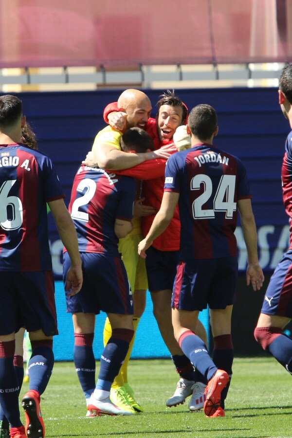 Cote ha adelantado al Eibar y sentencia el marcador (1-0) frente al Betis. 