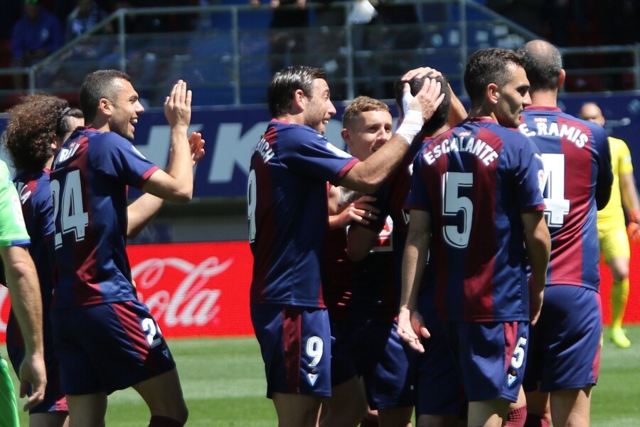 Cote ha adelantado al Eibar y sentencia el marcador (1-0) frente al Betis. 