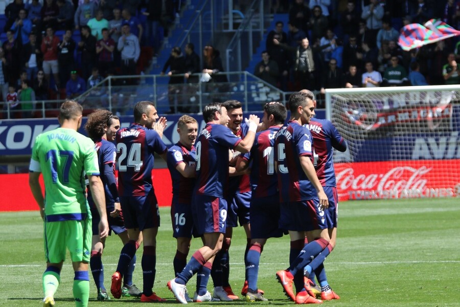 Cote ha adelantado al Eibar y sentencia el marcador (1-0) frente al Betis. 