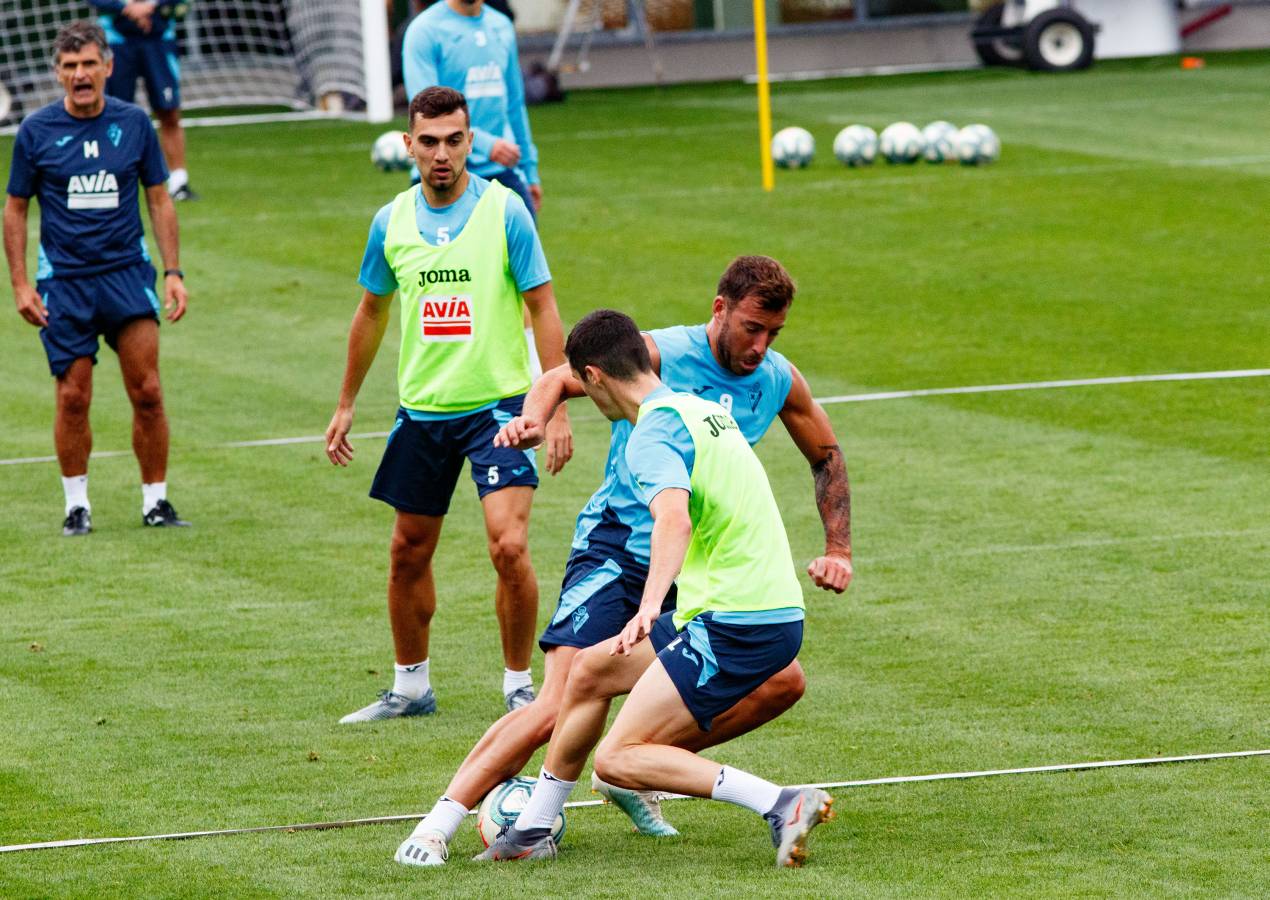 El conjunto armero ha desarrollado su entrenamiento del día en Ipurua, donde jugará este fin de semana por primera vez esta temporada.