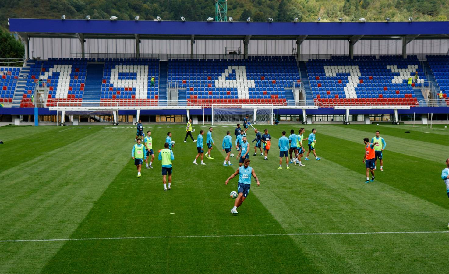 El conjunto armero ha desarrollado su entrenamiento del día en Ipurua, donde jugará este fin de semana por primera vez esta temporada.