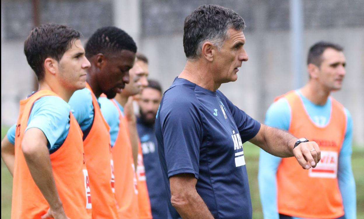 José Luis Mendilibar, esta semana durante un entrenamiento en Atxabalpe.