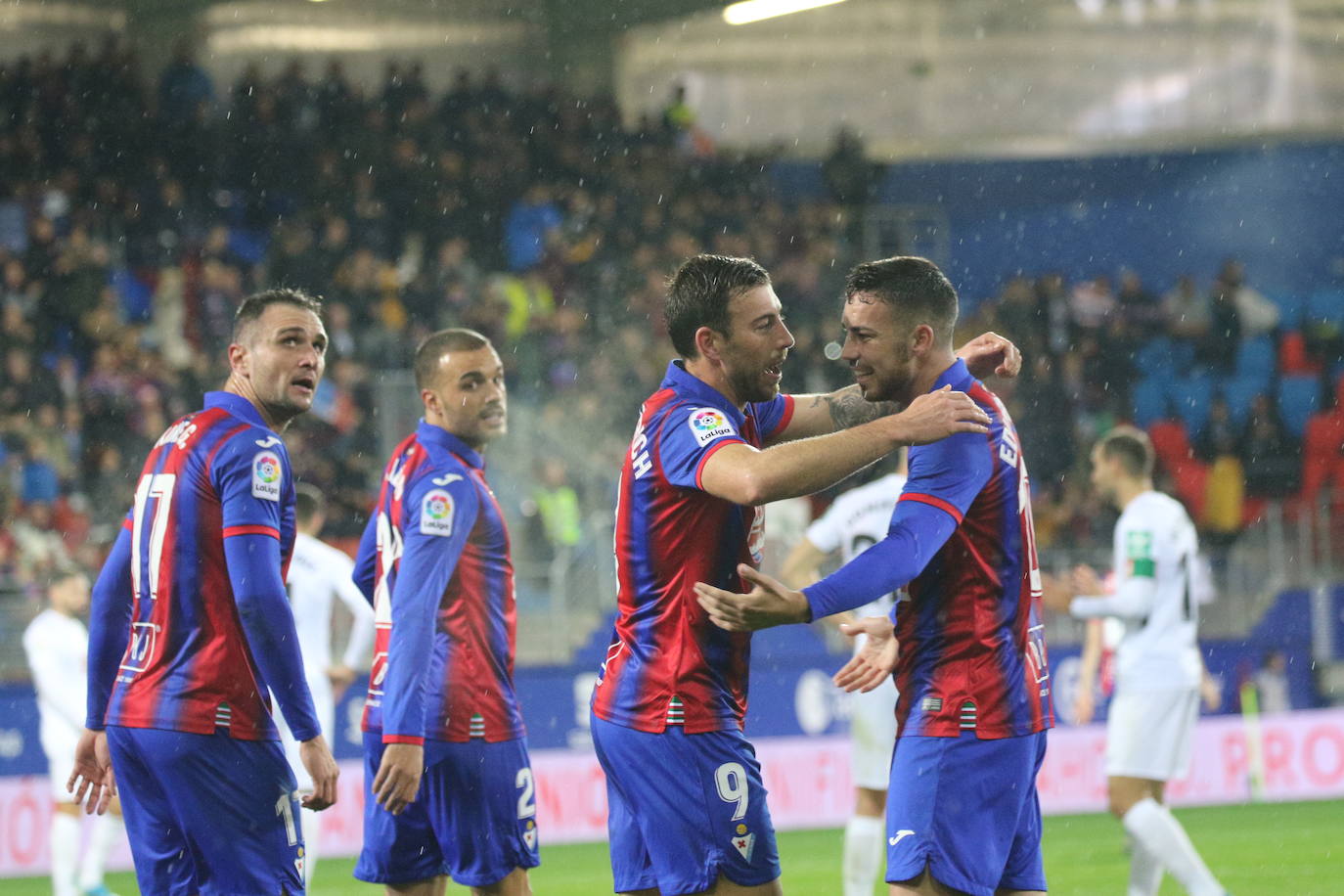 El Eibar se ha reecontrado con la victoria en Ipurua y ha vencido 3-0 al Granada.