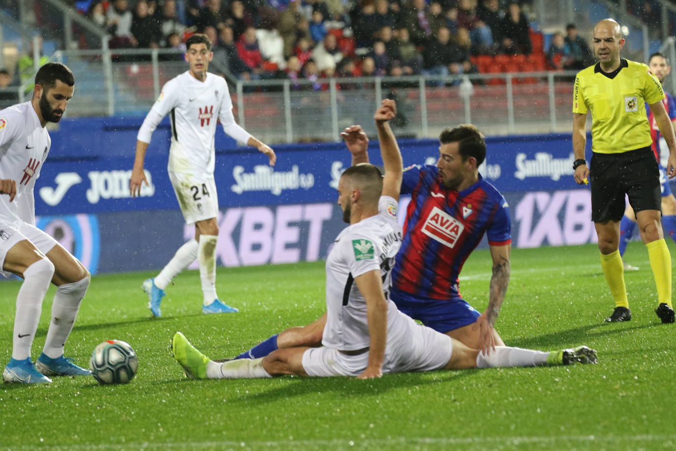 El Eibar se ha reecontrado con la victoria en Ipurua y ha vencido 3-0 al Granada.