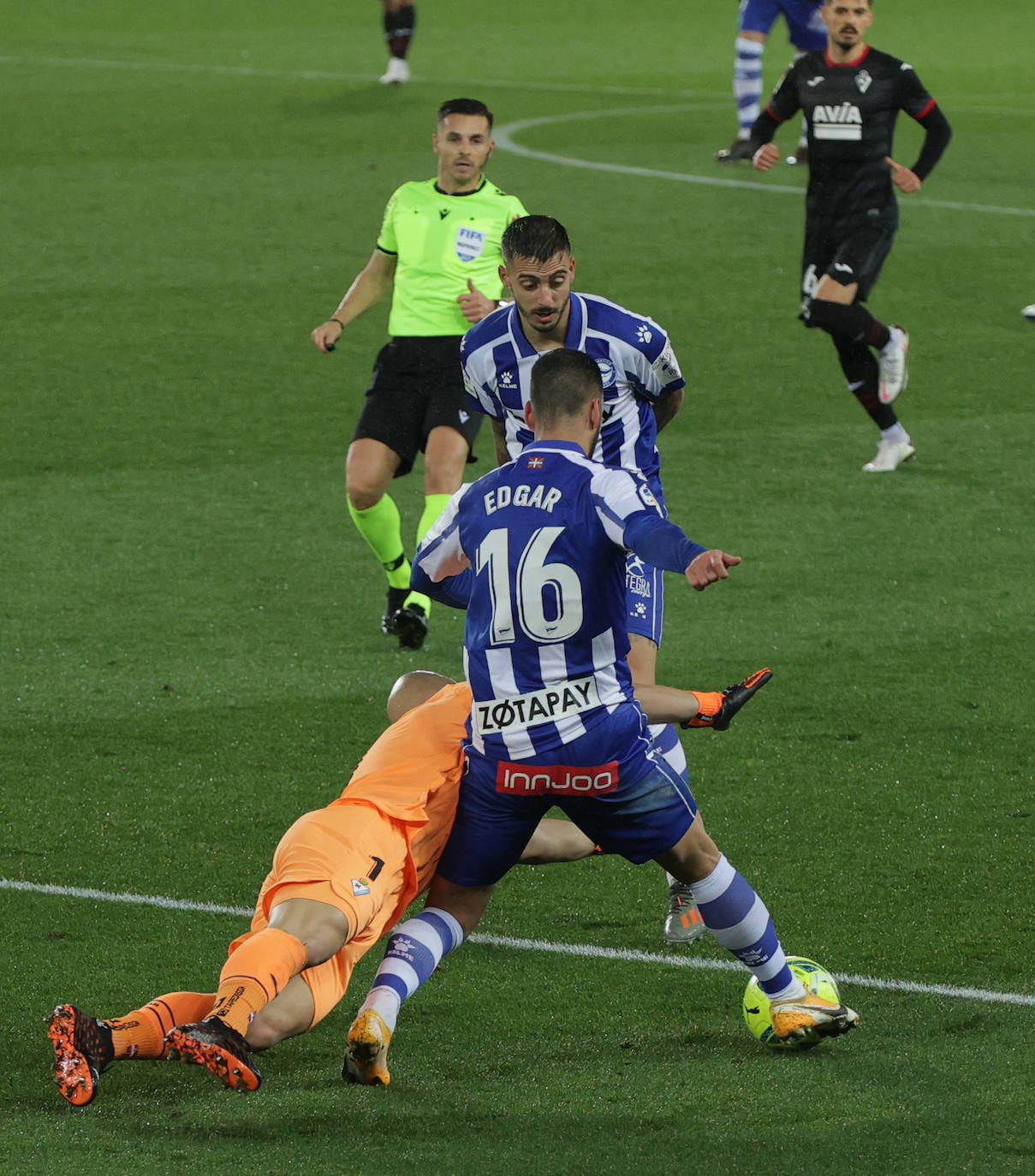 El Eibar se ha dejado tres puntos en Mendizorroza este miércoles por la noche al perder 2-1 contra el Alavés.