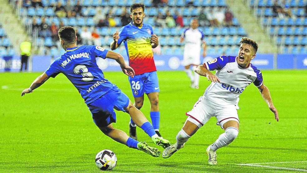 El gesto de frustración de Corpas, al perder una disputa, resume el partido en Andorra. 