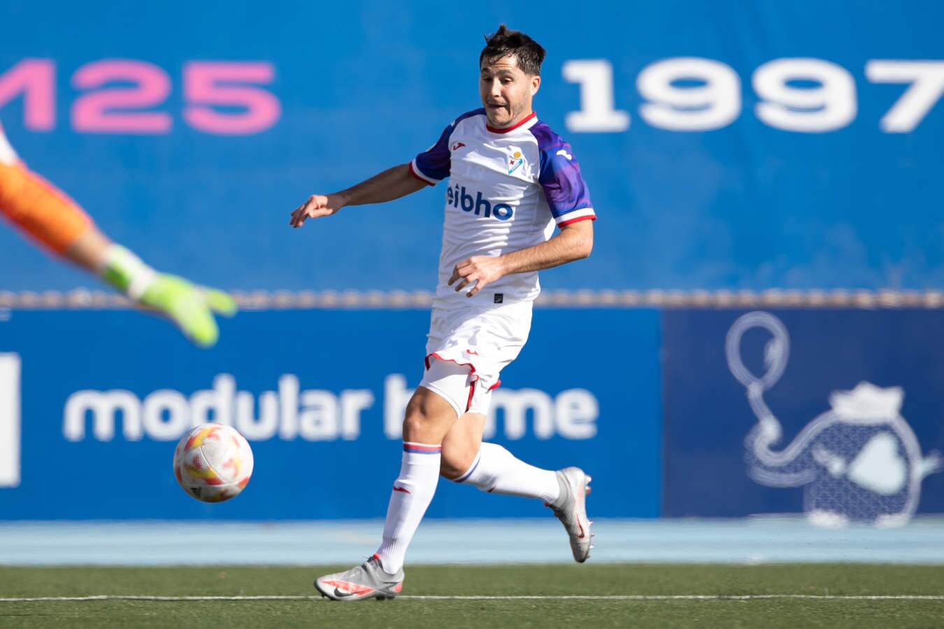 Fotos: El Eibar gana 0-3 a Las Rozas y pasa a la siguiente ronda de la Copa