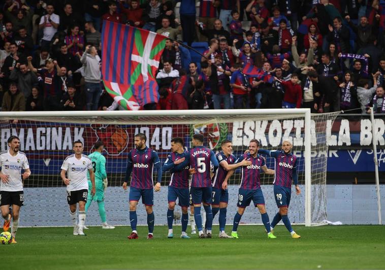 El solitario gol de Bautista sirve al Eibar para sumar el triunfo ante el Burgos