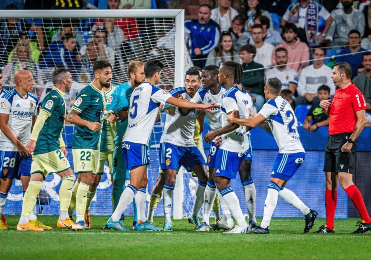 El Eibar se vio perjudicado con dos expulsados ante el Zaragoza, Venancio y Javi Muñoz.