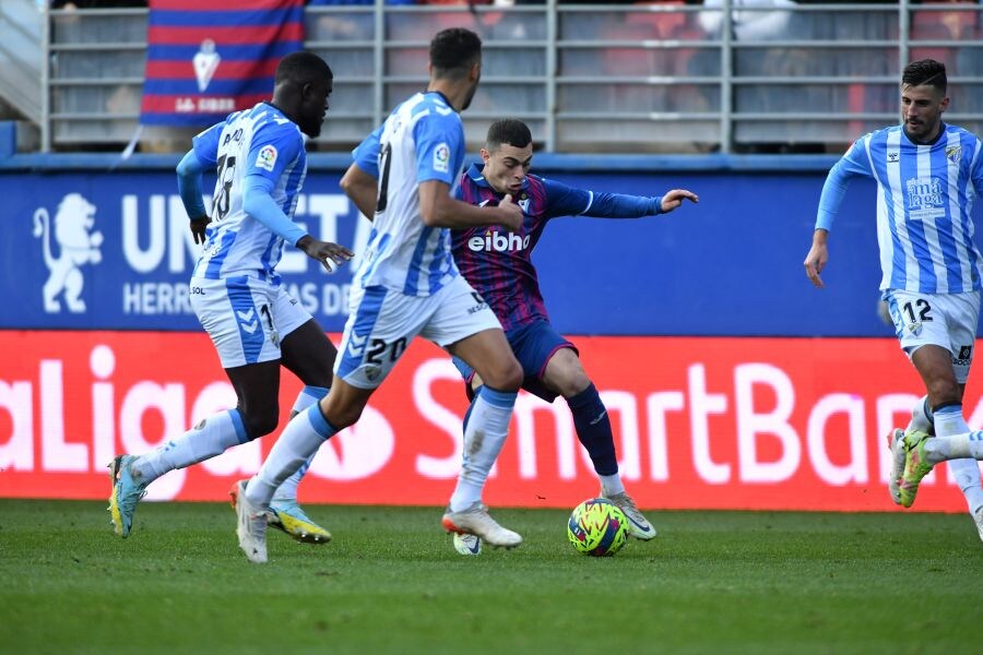 Fotos: El Eibar se hace más líder