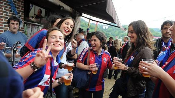 Eibar de fiesta con su equipo