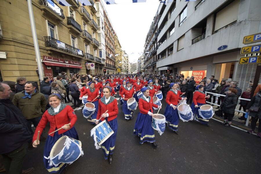 La Peña Anastasio ha animado las calles de Donostia desde las 17:00 a las 21:00 horas. 