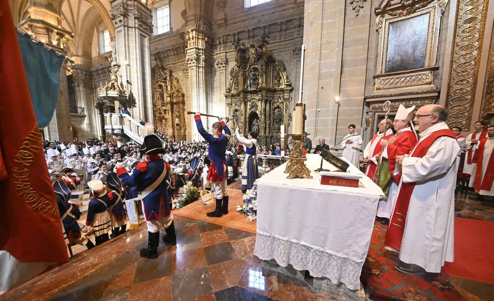 El nuevo obispo, Fernando Prado, se ha estrenado este viernes en la misa del día de San Sebastián