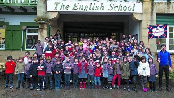 The English School en la Tamborrada infantil