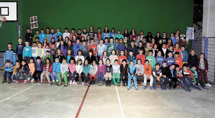 Aitor Ikastola, en la tamborrada infantil