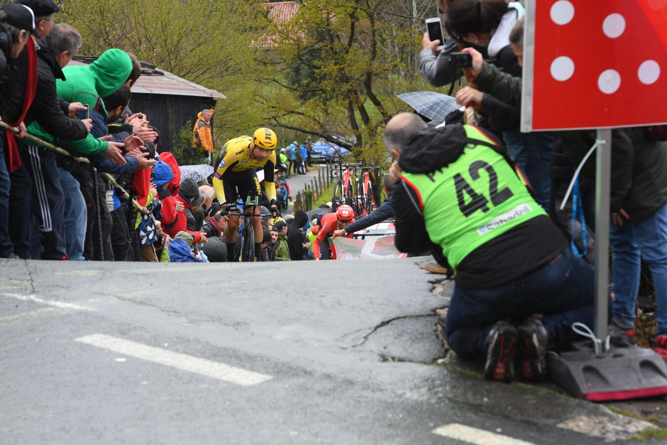 El alemán Maximilian Schachmann (Bora) ha ganado la contrarreloj de Zumarraga y se convierte en el primer líder de la Vuelta al País Vasco 2019.