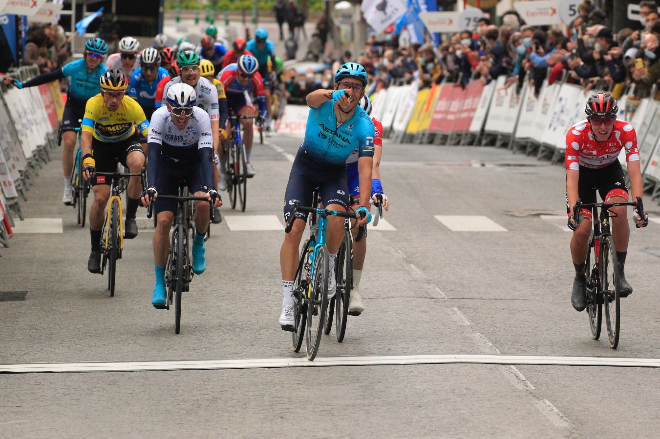 El ciclista ezkiotarra Alex Aranburu se ha llevado la segunda etapa de la Itzulia