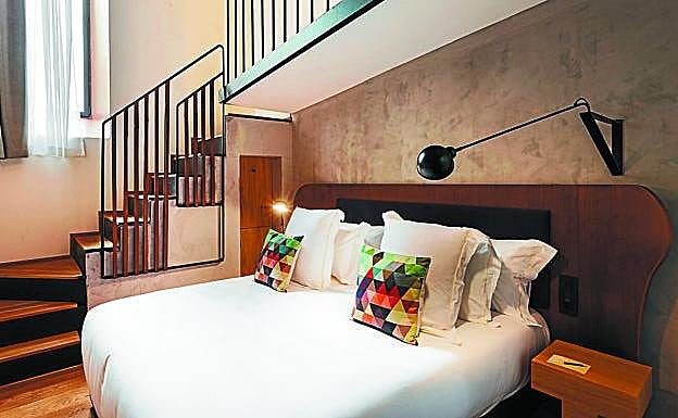 Vista de una de las habitaciones dúplex incluida en la web de la cadena hotelera. 