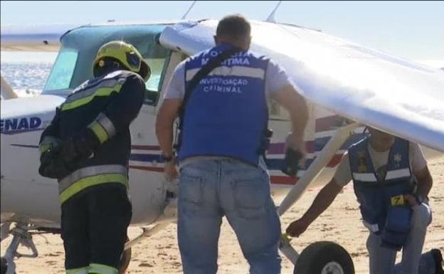 Dos bañistas mueren por el aterrizaje de emergencia de una avioneta 