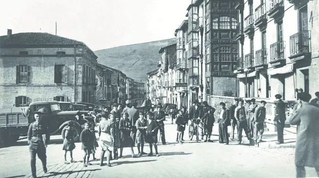 La calle Urdaneta vista desde la Puerta del Sol en una imagen sin datar de principios del siglo XX.