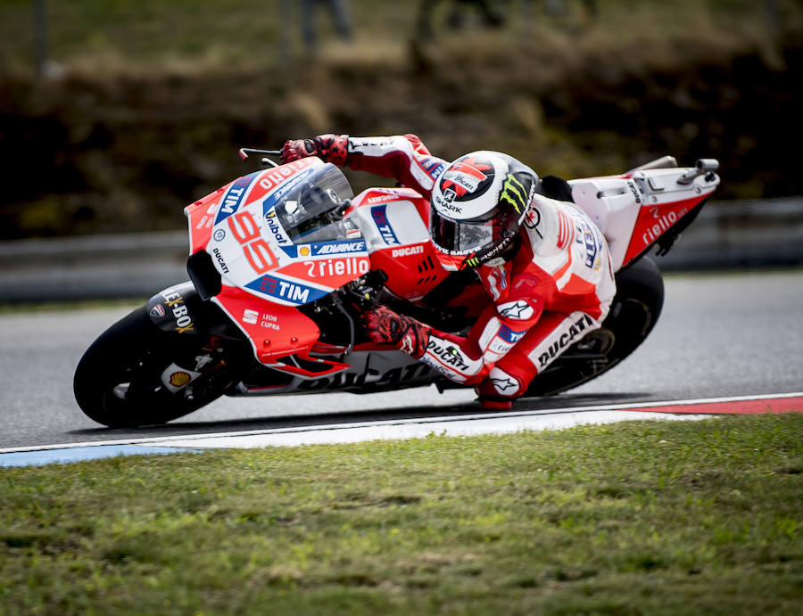 El español Jorge Lorenzo, al volante de su Ducati.