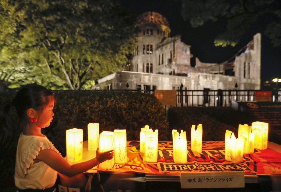 Japón ha conmemorado a las víctimas del primer bombardeo atómico de la historia, que hace 72 años destruyó la ciudad de Hiroshima, en el sur del país.